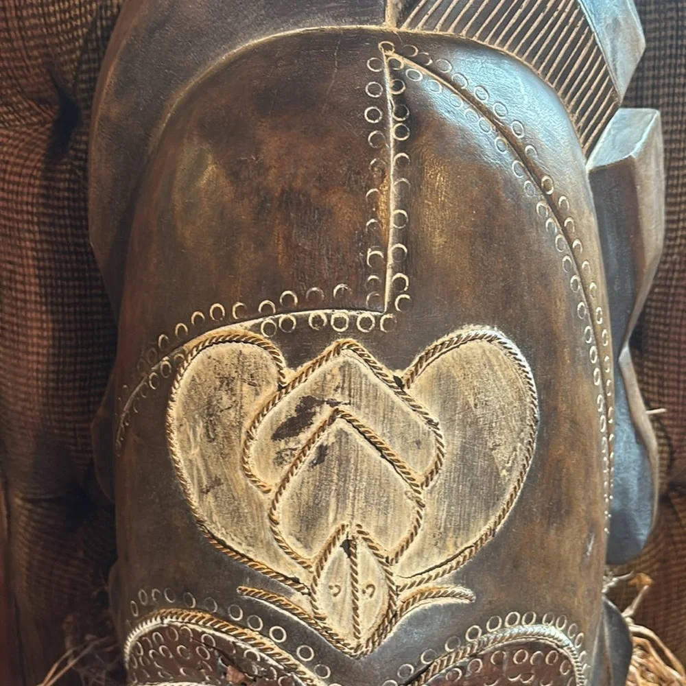 Handcrafted Tribal Mask with Intricate Patterns - Picture 2 of 4